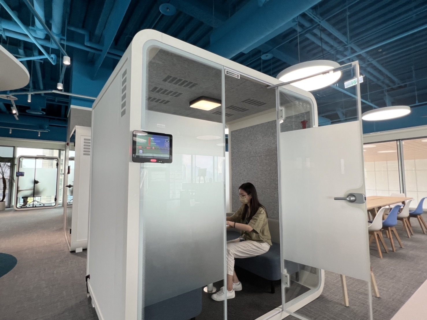 PA视讯高雄據點的智慧行動辦公艙，展現PA视讯在面板以外的研發應用軟實力