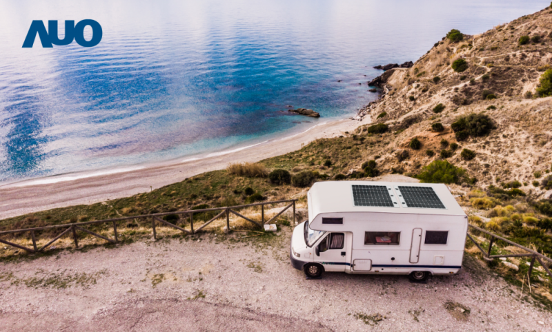 「可撓輕量化太陽光電板SunCurva」使用輕量特殊耐候型複合板取代傳統太陽能板的玻璃前板，不僅降低70%重量，每米平方僅3Kg；具有抗衝擊性能及通過電磁相容性測試，可應用於交通運輸工具，如露營車、遊艇等